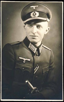 Original WW2 German Leutnant Photo Iron Cross and Army Dagger Photo